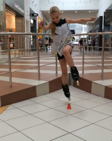 ローラースケート 女の子 うまい すごい プロ Sofia Bogdanova