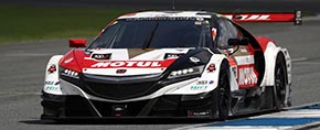 無限ブランドで参戦するSUPER GT／ GT500クラスの「MOTUL MUGEN NSX-GT」