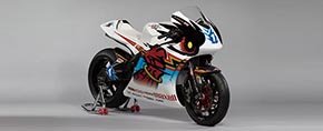 マン島TT Zero Challengeクラス参戦マシン「無限 神電 四（しんでん よん）」