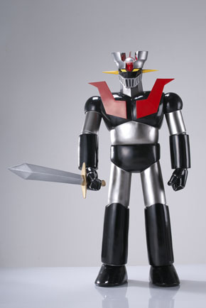 ロボットフィギュア 大きな翼付き 約30cm　グレートマジンガー 巨大ロボット「マジンガーZ」を全高1mで立体化 操縦用の飛行メカ