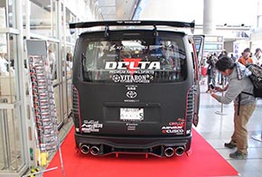 中央のトヨタロゴの下に「VR38DETT」の文字が見えます