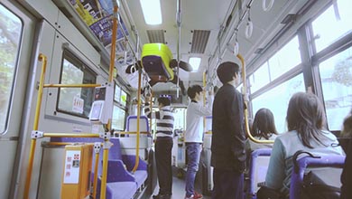 天井にいるとまりますボタンさん