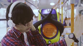 バスあるある「ヘッドフォンから音漏れ」