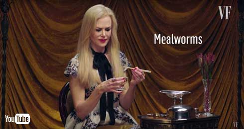 ニコール・キッドマンが昆虫を食べる動画