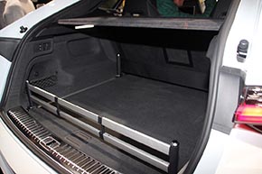 トランク容量は616〜1596（リアシート収納時）リットル