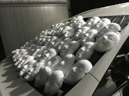 能面 雪 親の車 埋め尽くし 福井