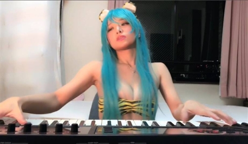 ラムのコスプレで「ラムのラブソング」弾いてみた　トラ柄ビキニなガチジャズ演奏に脳の処理が追いつかない