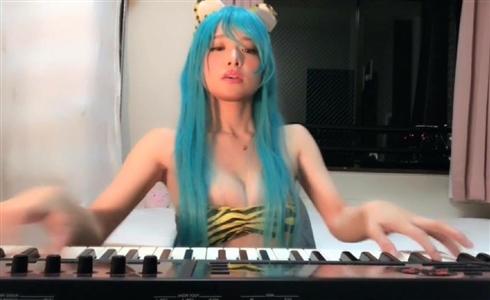 ラムのコスプレで「ラムのラブソング」弾いてみた　トラ柄ビキニなガチジャズ演奏に脳の処理が追いつかない