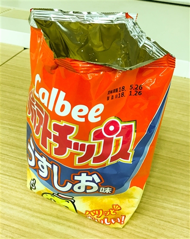 「この開け方考えた人天才だと思う」　ポテトチップスの袋の開け方がTwitterで「すごい」「ヤバい」と話題に