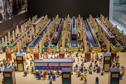 ドラえもん 等身大 レゴ