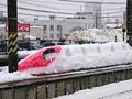 JR大曲駅のホームに「新幹線こまち」の巨大雪像出現　「プ、プロの仕業か？」「こりゃ何だ？」真相を聞いてみた