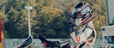 佐藤健さんがカートに挑戦