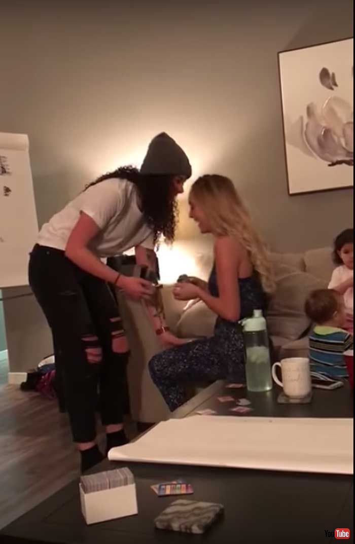 ゲーム中にプロポーズ→ 相手「……（無言で鞄から結婚指輪を取り出す）」　奇跡のダブルプロポーズ動画に祝福が殺到