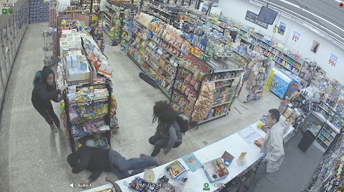 万引き　強盗　海外