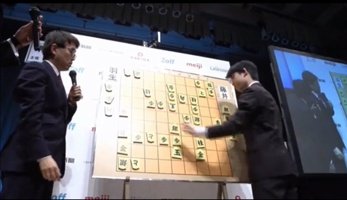 藤井聡太、羽生善治に公式戦初対局で勝利