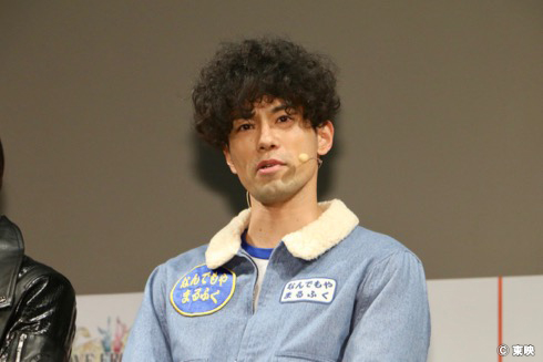  「こんなステキな格好をするのは勢いが大切。女装だけに助走が大事」と本編でもお馴染みのダジャレを披露する金城大和さん