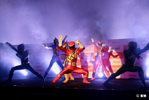  発表会では「獣電戦隊キョウリュウジャー」のアクションショーも