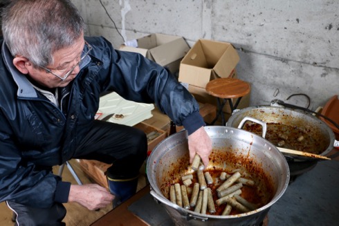 丸揚げゴボウは甘辛に炒め煮