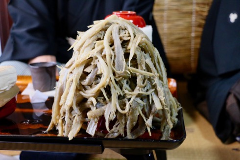 いよいよ大盛りゴボウ食うぞ！