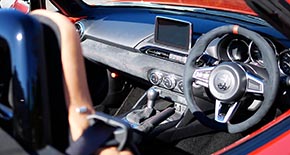 トランスミッションは6速MT、6速ATを用意