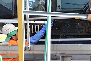 細かいところもスポンジでていねいに