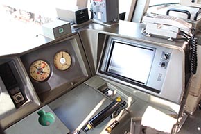 07系の運転席付近