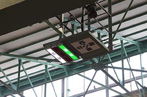 位置決めはクレーン1基を動かす「単動」で