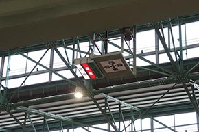 持ち上げ時は2基のクレーンを同時に動かす「連動」に