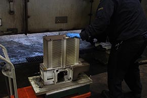 これは「SIV（静止型インバータ）」と呼ばれる部品