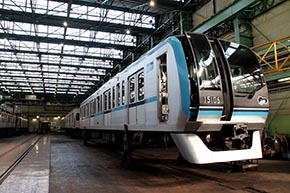 完了。台車のない15000系も美しい