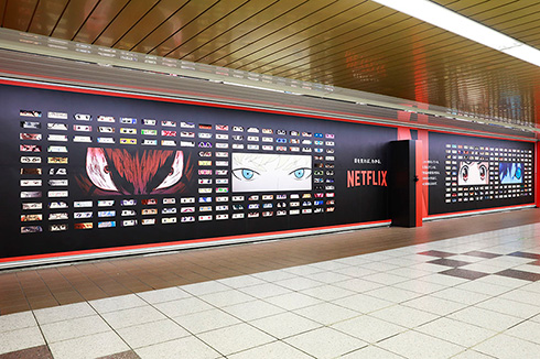 Netflixアニ“目”ジャック 新宿駅 Netflix アニメ