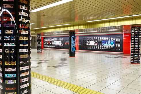 Netflixアニ“目”ジャック 新宿駅 Netflix アニメ