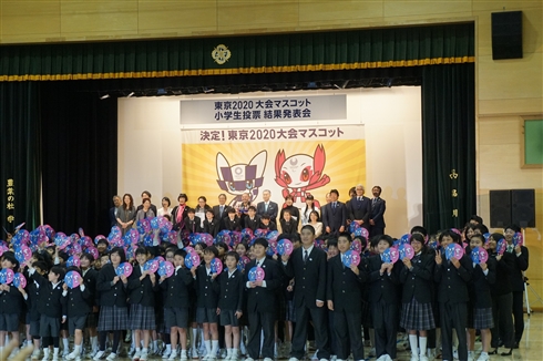 東京五輪のマスコット、未来感漂う「ア案」に決定　小学生20万クラスが投票に参加