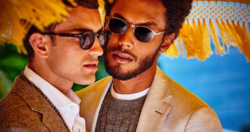 男性同士のキス広告に共感と反発、数時間でフォロワー数が1万以上減少