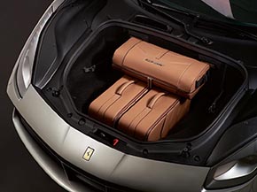 フェラーリ 488 GTB（トランク）