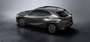LEXUS UX200（斜め後ろ）