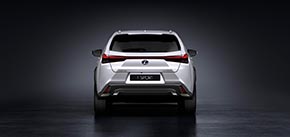 LEXUS UX250h "F SPORT"（リア）