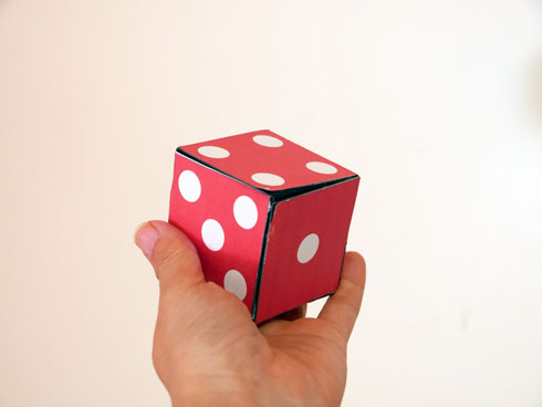 赤いサイコロの画像