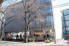 葛飾区役所近くのタカラトミー本社ビル