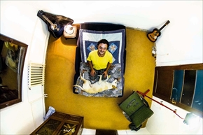 My Room 天井から覗く世界のリアル