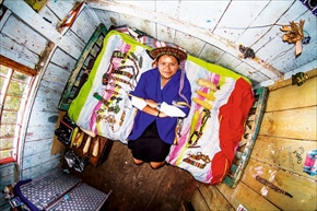 My Room 天井から覗く世界のリアル