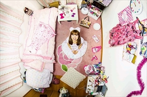 My Room 天井から覗く世界のリアル