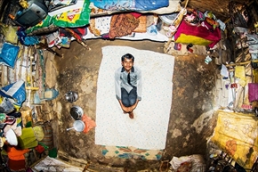 My Room 天井から覗く世界のリアル