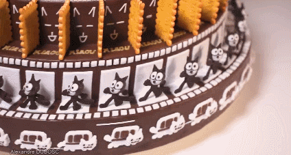 猫がくるくる動き出す　ゾートロープ型ケーキがかわいい