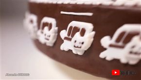 猫がくるくる動き出す　ゾートロープ型ケーキがかわいい