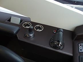 VOLVO PENTAに対応したエンジン操作系