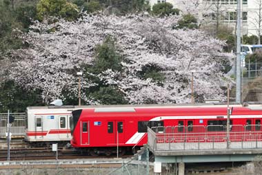 現行の02系と並ぶ2000系（予想図）