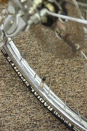 でも、本物のラジアル構造タイヤじゃなかった。てへ