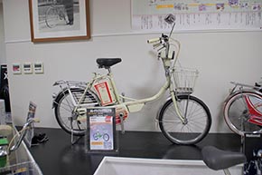 パナソニック自転車の名車シリーズ　1980年発売の電動自転車「DG-EC2」。電動アシストではなく、そのまま電動で走れてしまうタイプで、いわゆる原動機付自転車でした