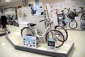 うへぇ！　こんなモデルも「警視庁御用達（！）の電動パトロール自転車」